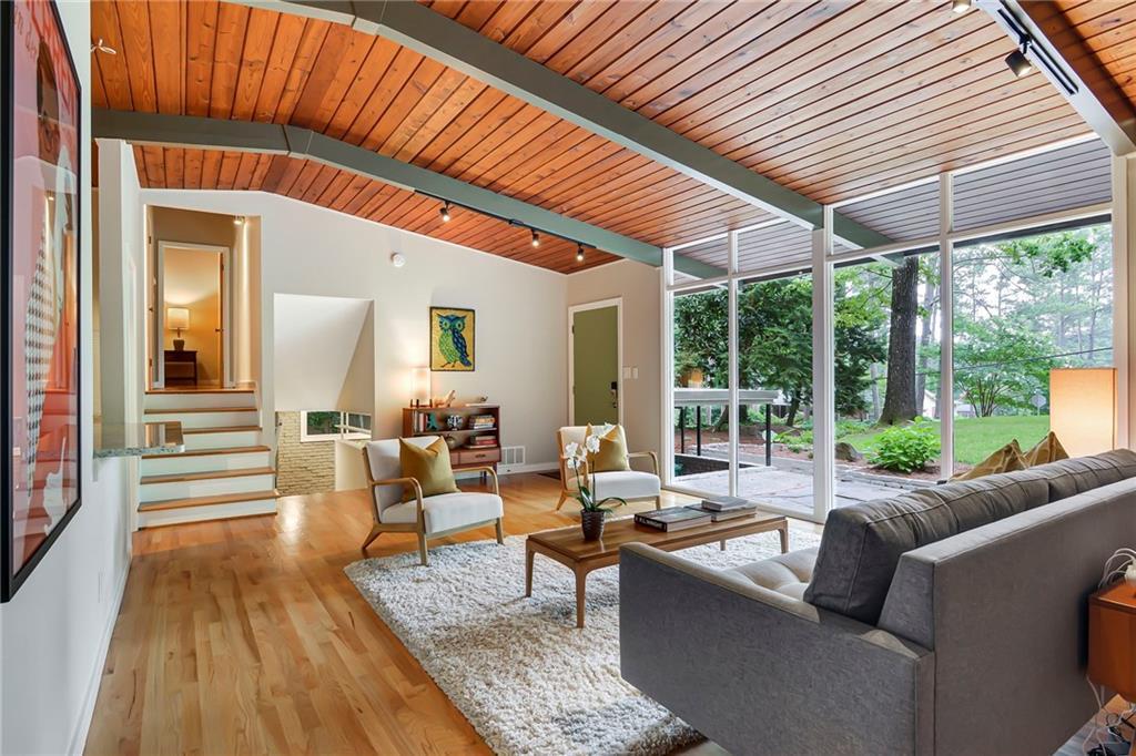 Priced at $525K, midcentury modern stunner quickly bags contract